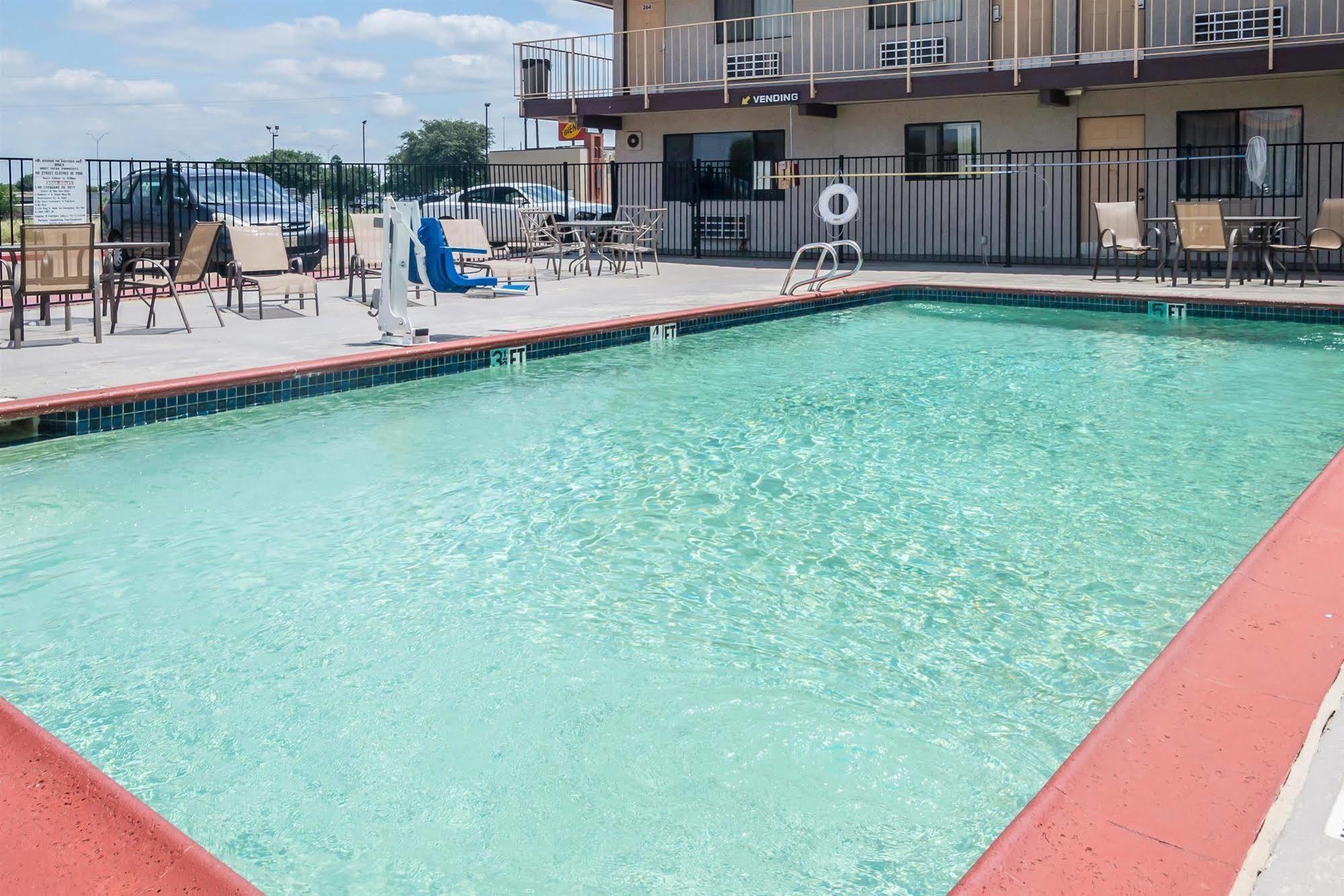 Motel 6-Mesquite, Tx - Rodeo - Convention Ctr 外观 照片